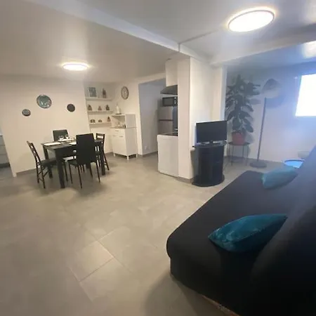 Apartment T2 Jusqu'a 4 Personnes *