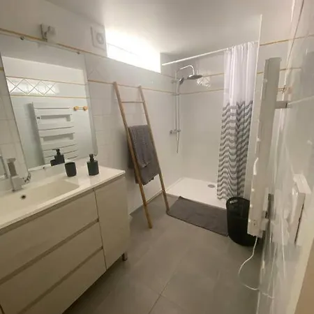T2 Jusqu'a 4 Personnes Apartment